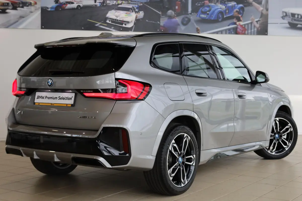 xDrive25e | M Sportpakket | Panoramadak | Achteruitrijcamera | Trekhaak | Stoelverwarming
