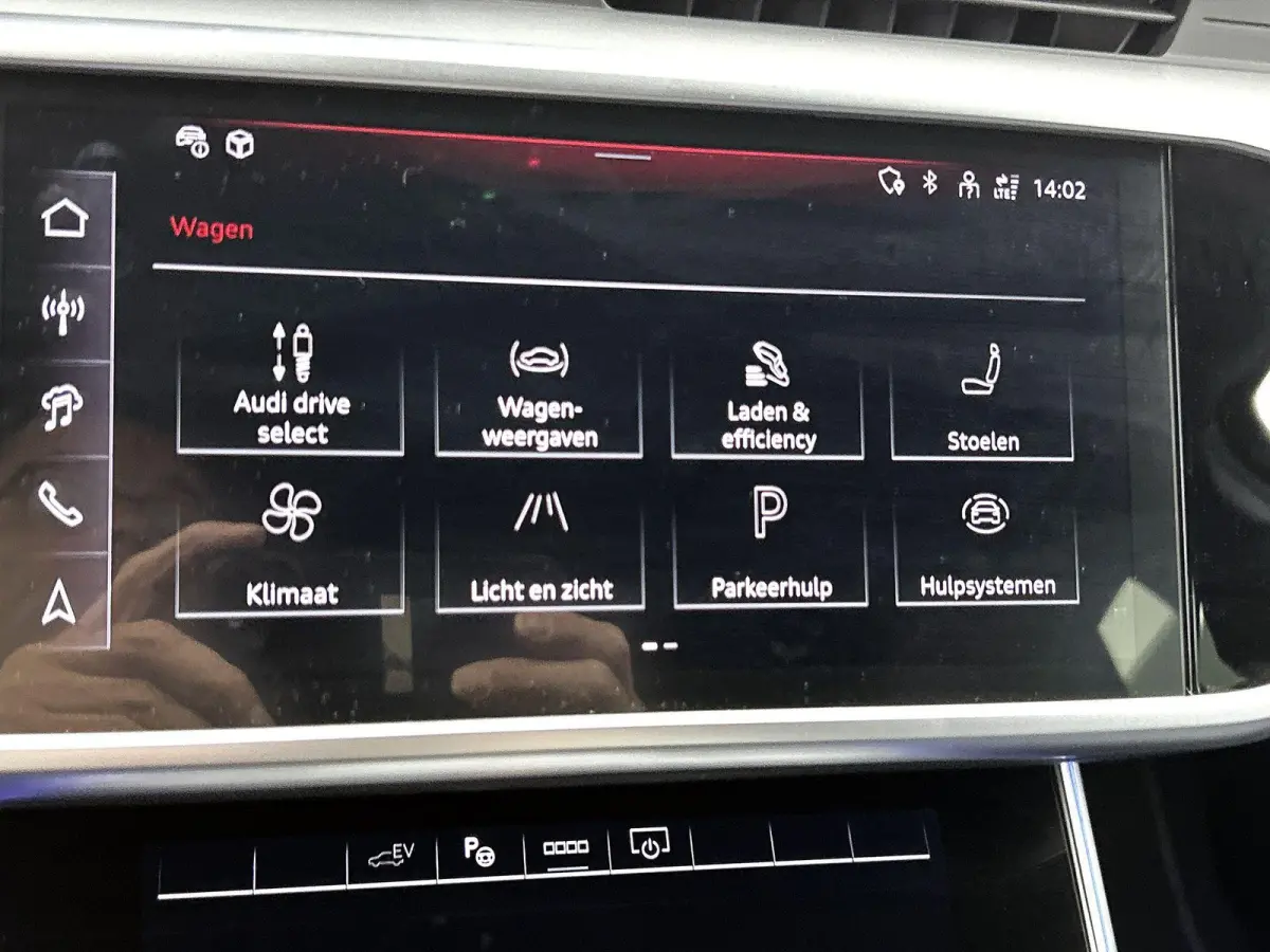 55 TFSI e quattro Pro Line S Competition 367 PK | S-line | Panoramadak | 360 Camera | Adaptive cruise control | Stoelverwarming | Navigatie | Apple Carplay | Android Auto | Lichtmetalen velg