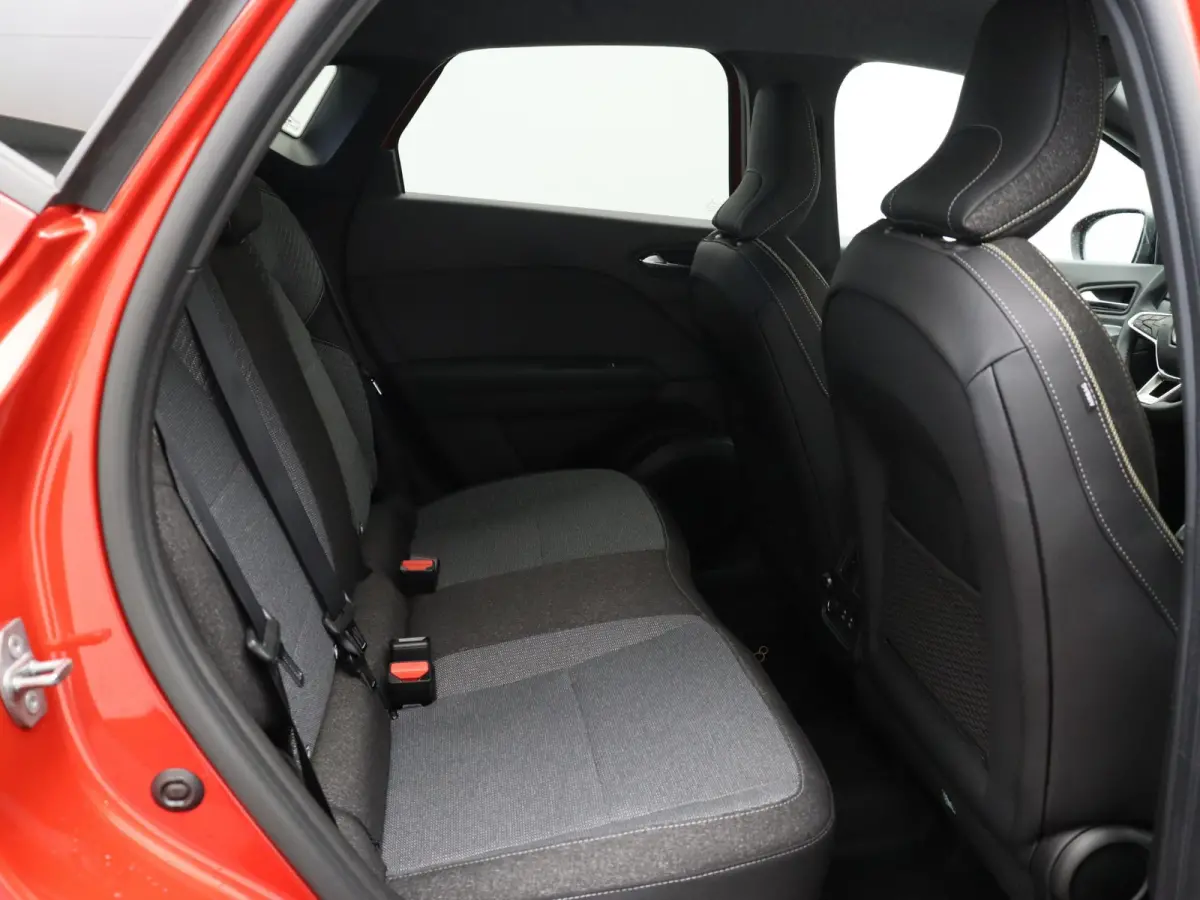 TCe 115pk techno | Vijf jaar garantie | Stoel- en stuurwielverwarming | All season banden |