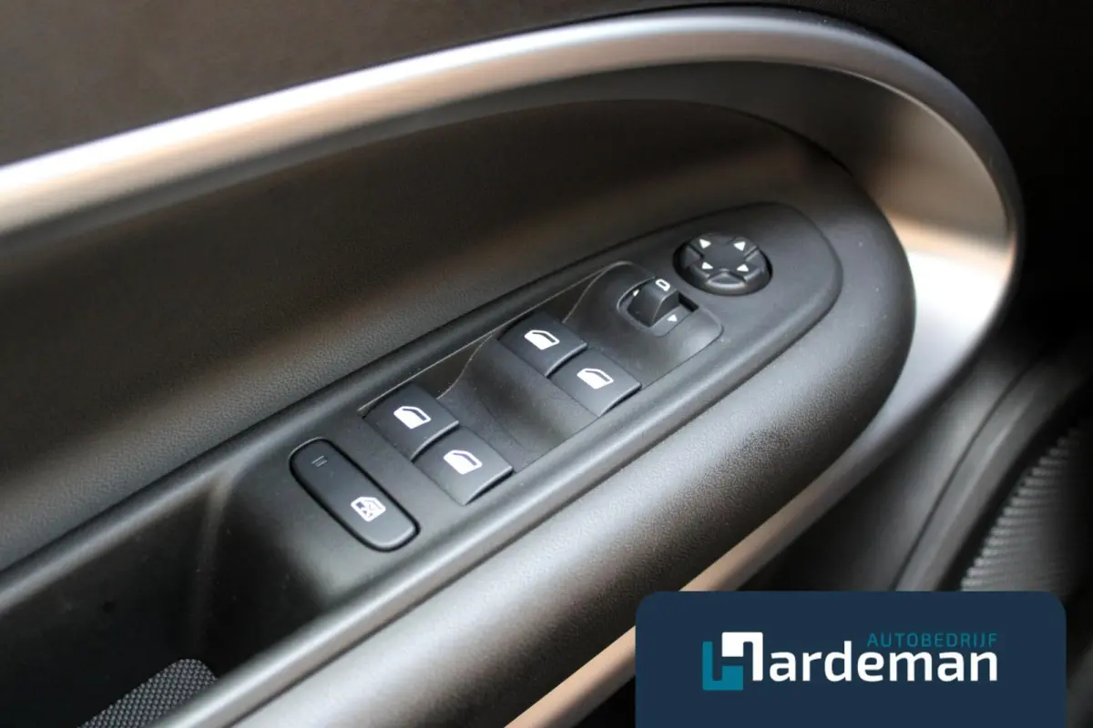 1.2 Altitude Navi Carplay Stoelverwarming