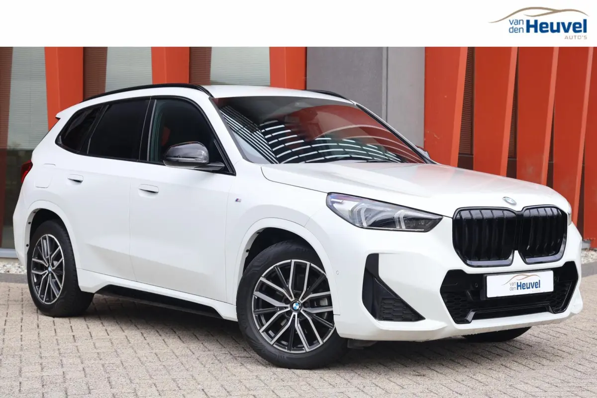sDrive18i | M-Sport | Stoelverwarming | Trekhaak | Parkeercamera | BLIS | Memory Stoel | Lm Velgen