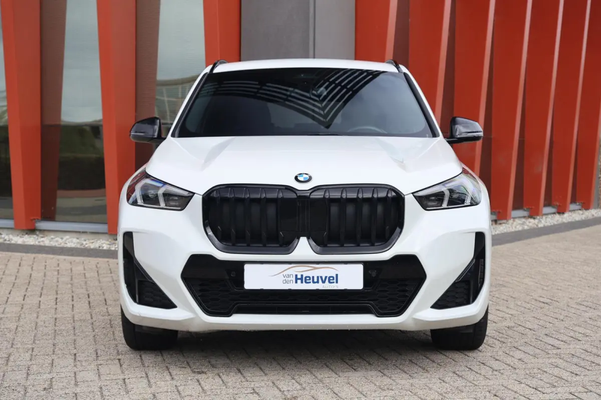 sDrive18i | M-Sport | Stoelverwarming | Trekhaak | Parkeercamera | BLIS | Memory Stoel | Lm Velgen