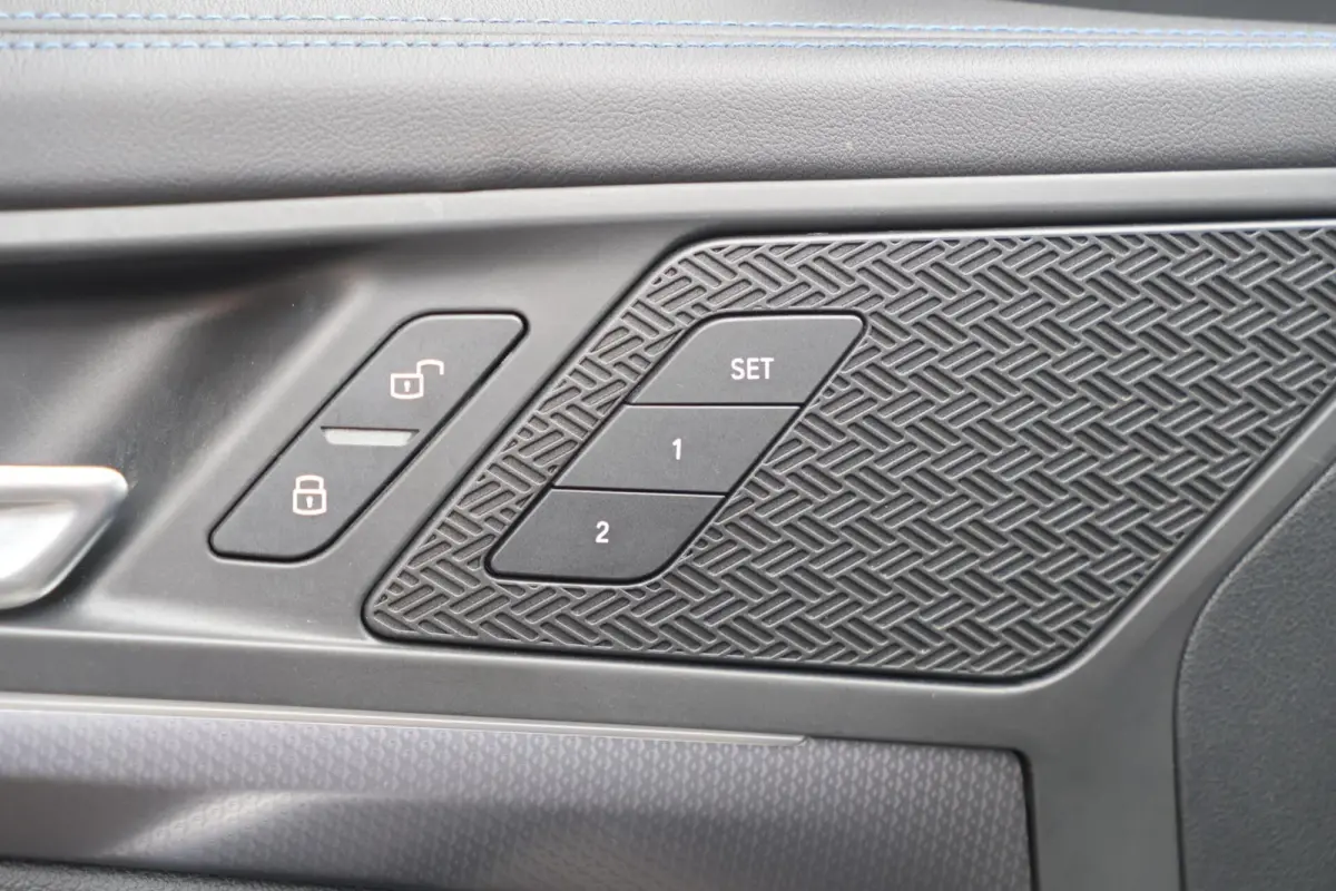 sDrive18i | M-Sport | Stoelverwarming | Trekhaak | Parkeercamera | BLIS | Memory Stoel | Lm Velgen