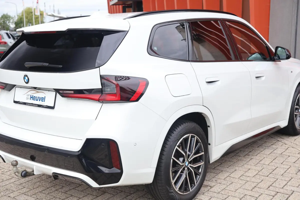 sDrive18i | M-Sport | Stoelverwarming | Trekhaak | Parkeercamera | BLIS | Memory Stoel | Lm Velgen