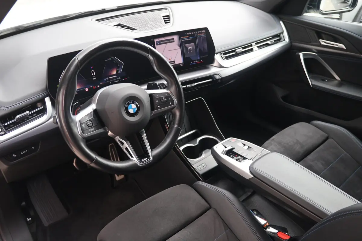 sDrive18i | M-Sport | Stoelverwarming | Trekhaak | Parkeercamera | BLIS | Memory Stoel | Lm Velgen