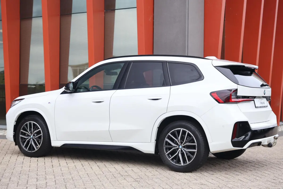 sDrive18i | M-Sport | Stoelverwarming | Trekhaak | Parkeercamera | BLIS | Memory Stoel | Lm Velgen