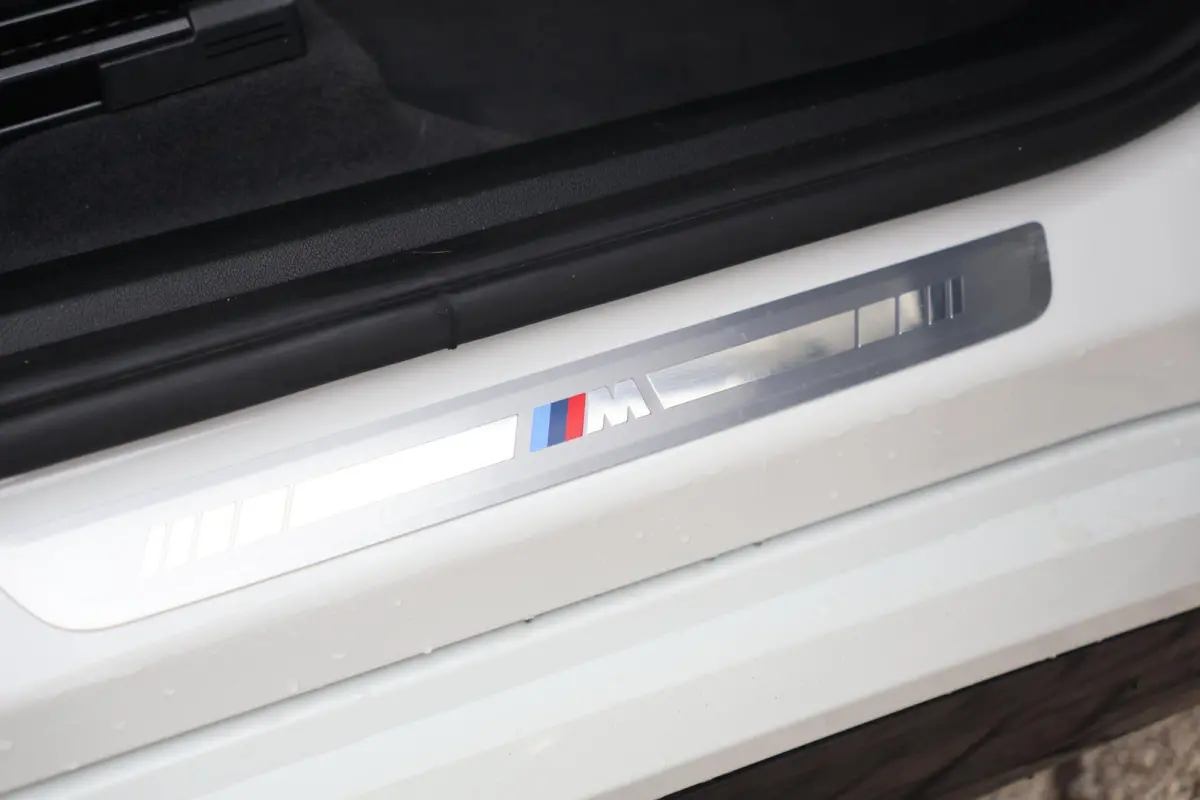 sDrive18i | M-Sport | Stoelverwarming | Trekhaak | Parkeercamera | BLIS | Memory Stoel | Lm Velgen