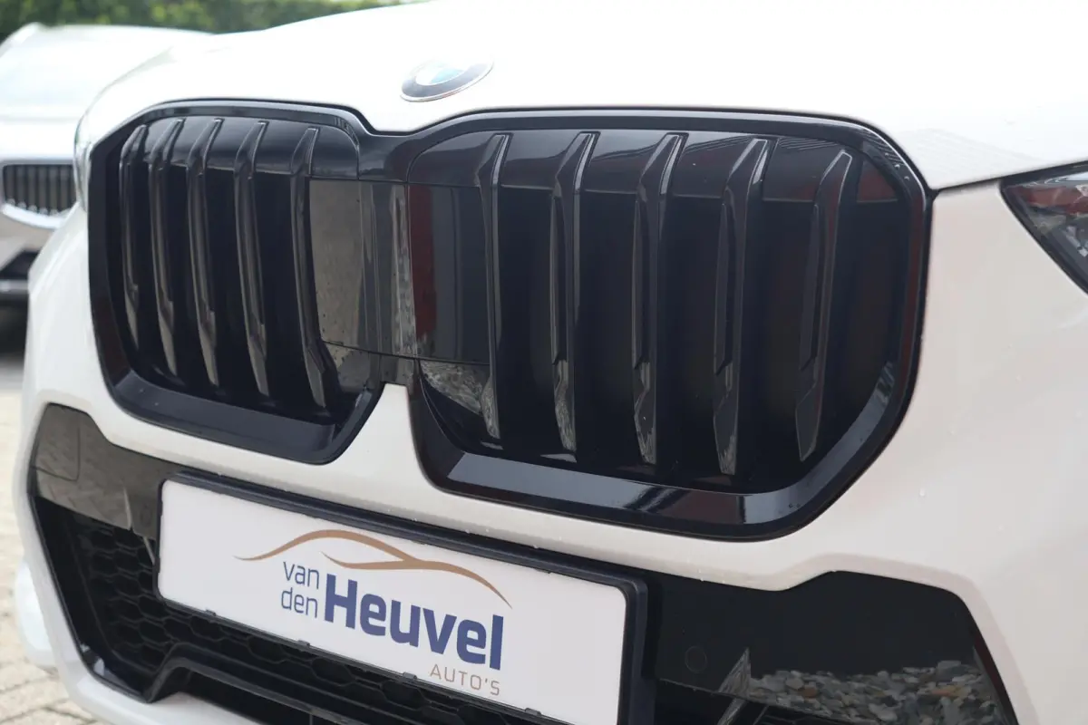 sDrive18i | M-Sport | Stoelverwarming | Trekhaak | Parkeercamera | BLIS | Memory Stoel | Lm Velgen