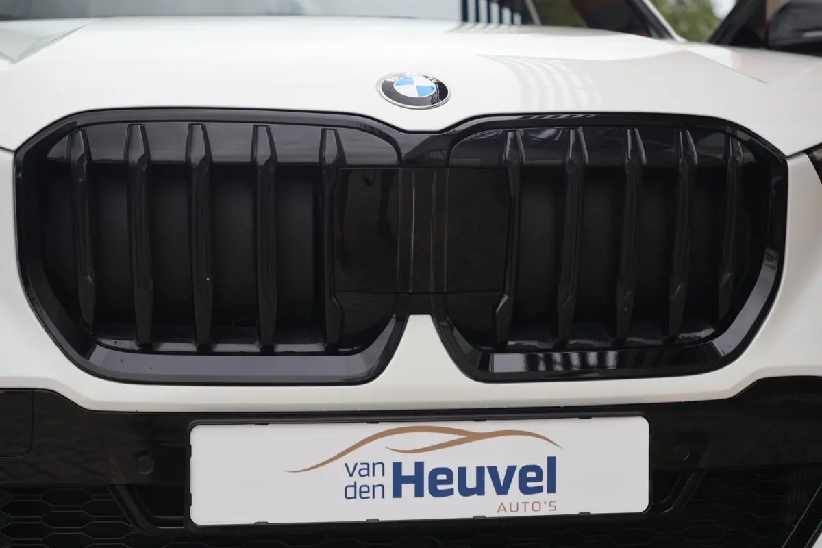 sDrive18i | M-Sport | Stoelverwarming | Trekhaak | Parkeercamera | BLIS | Memory Stoel | Lm Velgen