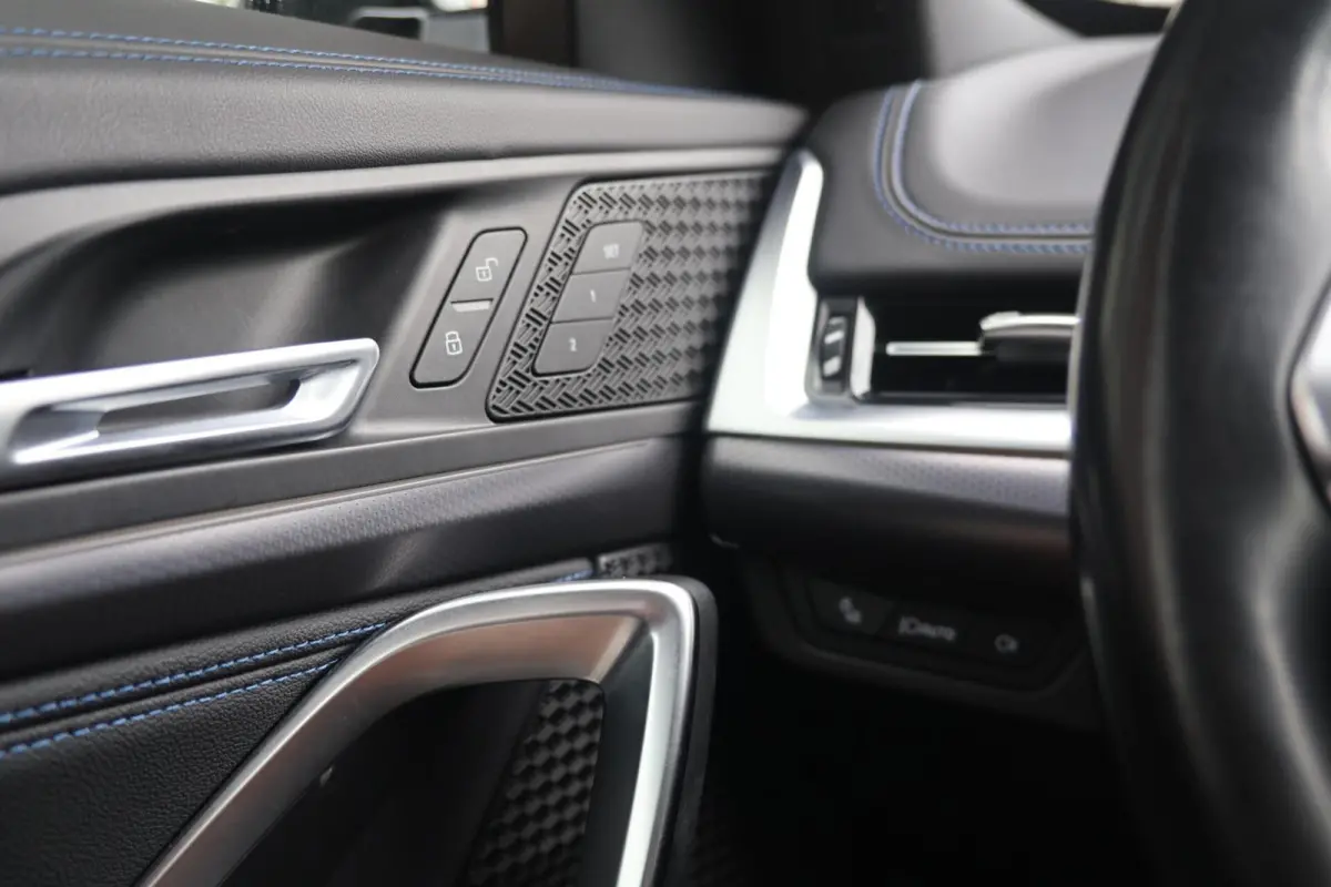 sDrive18i | M-Sport | Stoelverwarming | Trekhaak | Parkeercamera | BLIS | Memory Stoel | Lm Velgen