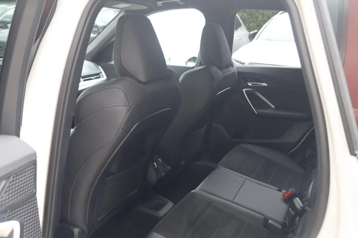 sDrive18i | M-Sport | Stoelverwarming | Trekhaak | Parkeercamera | BLIS | Memory Stoel | Lm Velgen