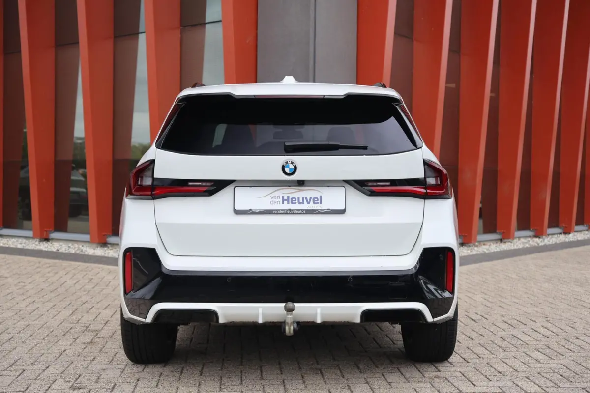 sDrive18i | M-Sport | Stoelverwarming | Trekhaak | Parkeercamera | BLIS | Memory Stoel | Lm Velgen