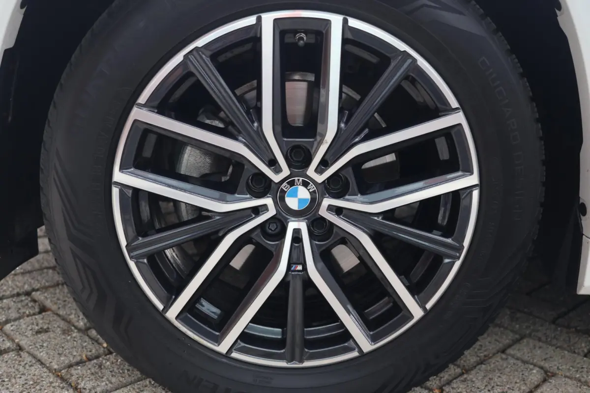 sDrive18i | M-Sport | Stoelverwarming | Trekhaak | Parkeercamera | BLIS | Memory Stoel | Lm Velgen