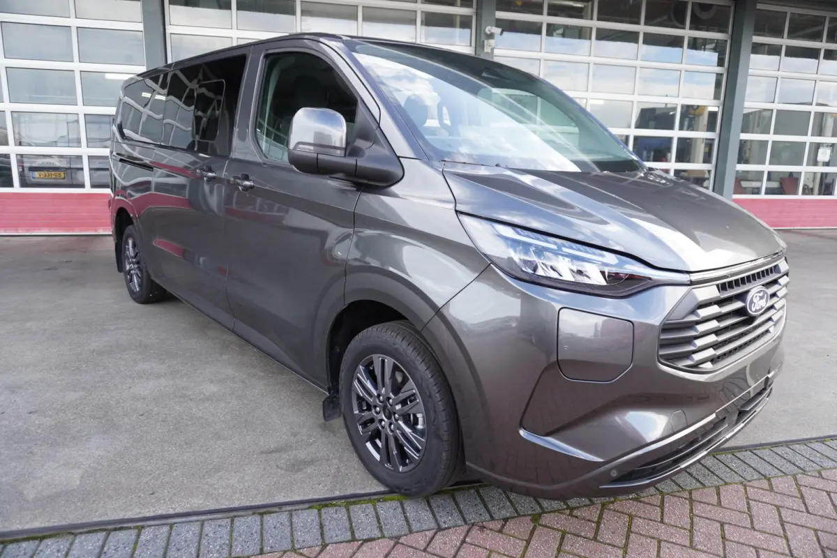 340L 2.5 PHEV 233PK L2H1 Limited 9 Persoons Automaat nr. V084 | Hybride | Airco | Adap. Cruise | Navigatie | 360 Camera | Schuifdeur L+R