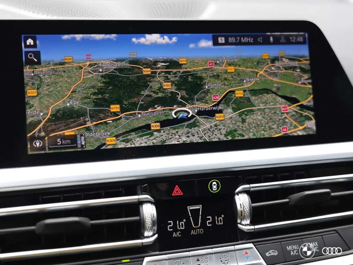 330E xDrive SPORTLINE / DODEHOEK / AMBIENTE / TREKHAAK / HIFI / CAMERA / 18"
