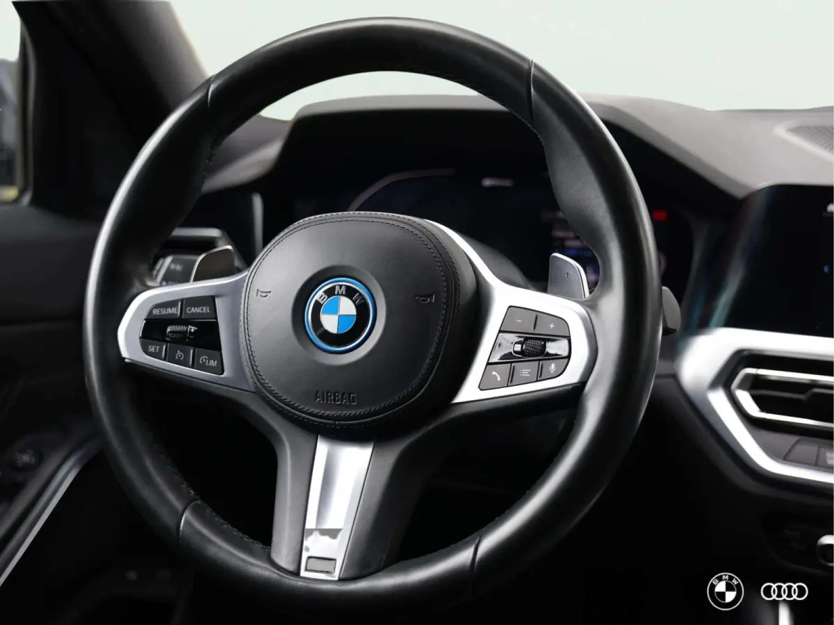 330E xDrive SPORTLINE / DODEHOEK / AMBIENTE / TREKHAAK / HIFI / CAMERA / 18"