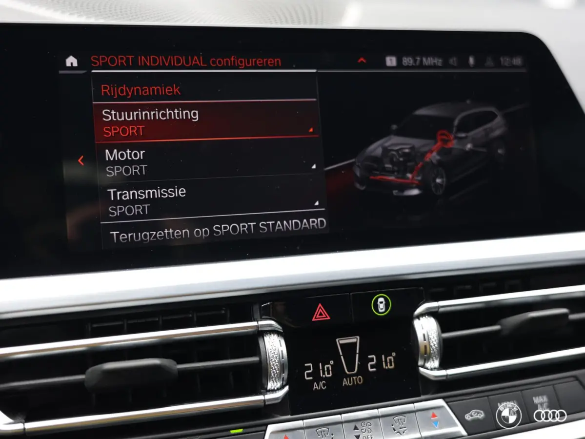 330E xDrive SPORTLINE / DODEHOEK / AMBIENTE / TREKHAAK / HIFI / CAMERA / 18"