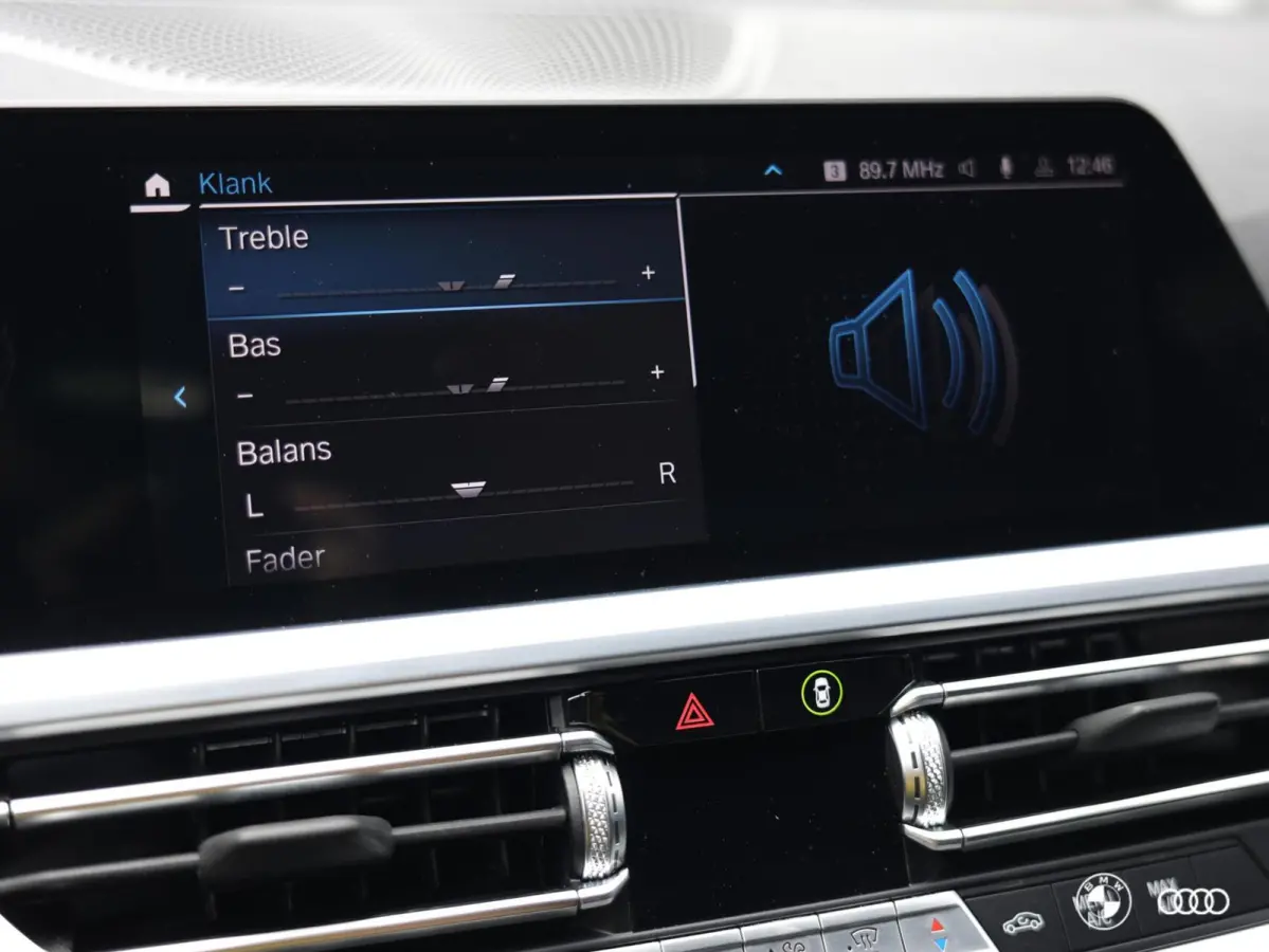 330E xDrive SPORTLINE / DODEHOEK / AMBIENTE / TREKHAAK / HIFI / CAMERA / 18"