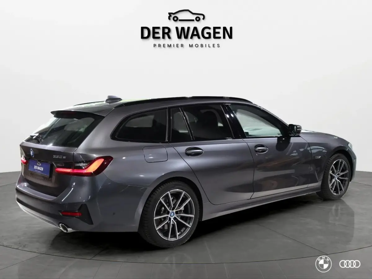 330E xDrive SPORTLINE / DODEHOEK / AMBIENTE / TREKHAAK / HIFI / CAMERA / 18"