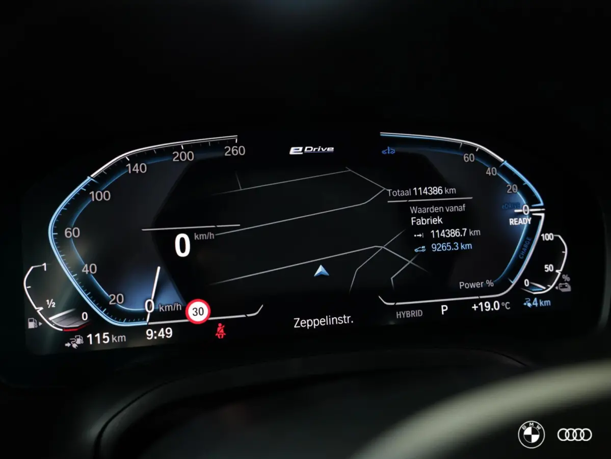 330E xDrive SPORTLINE / DODEHOEK / AMBIENTE / TREKHAAK / HIFI / CAMERA / 18"