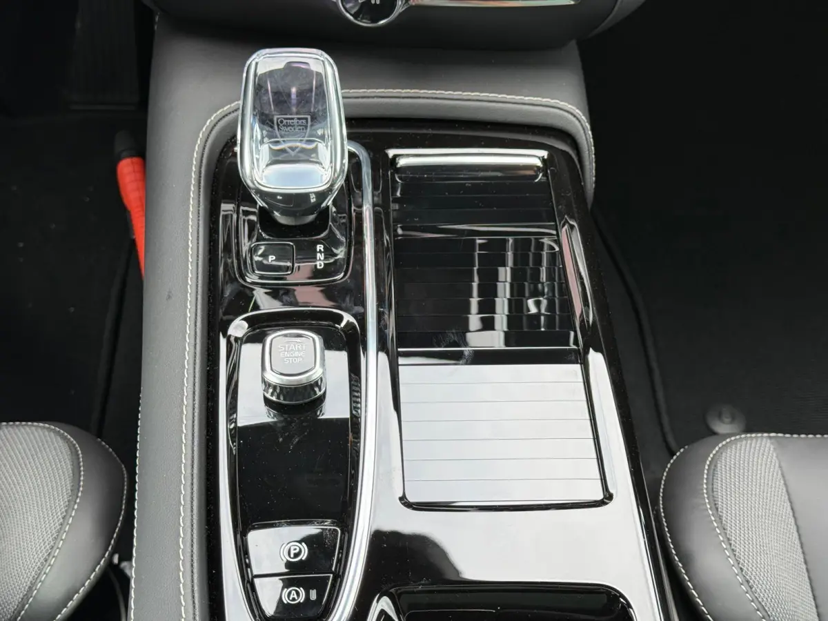 T8 Plug-in hybrid AWD Plus Dark | Panoramadak | 360 camera | Stoel/Stuur Verwarming | Harman/Kardon