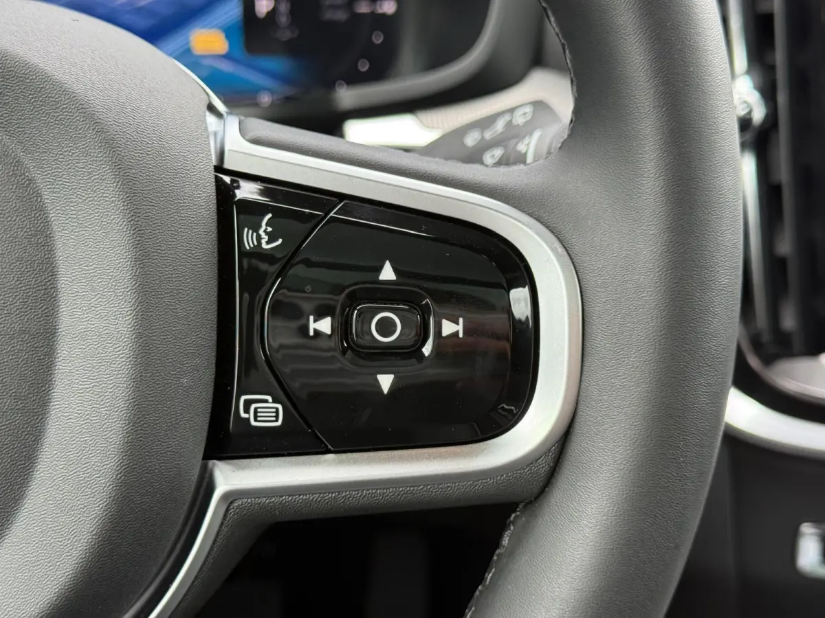T8 Plug-in hybrid AWD Plus Dark | Panoramadak | 360 camera | Stoel/Stuur Verwarming | Harman/Kardon