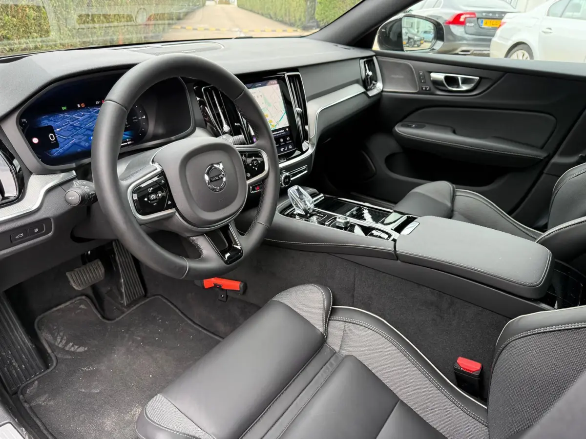 T8 Plug-in hybrid AWD Plus Dark | Panoramadak | 360 camera | Stoel/Stuur Verwarming | Harman/Kardon