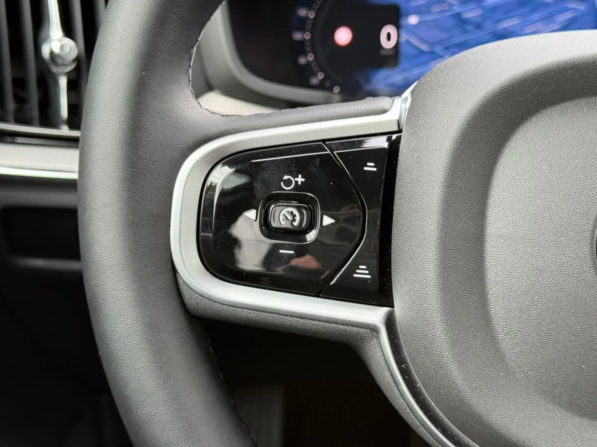 T8 Plug-in hybrid AWD Plus Dark | Panoramadak | 360 camera | Stoel/Stuur Verwarming | Harman/Kardon