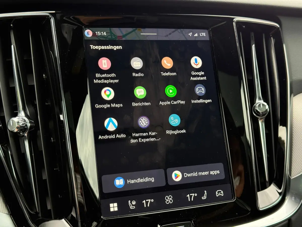 T8 Plug-in hybrid AWD Plus Dark | Panoramadak | 360 camera | Stoel/Stuur Verwarming | Harman/Kardon