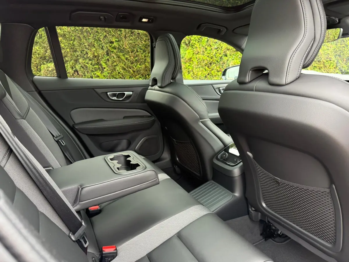 T8 Plug-in hybrid AWD Plus Dark | Panoramadak | 360 camera | Stoel/Stuur Verwarming | Harman/Kardon