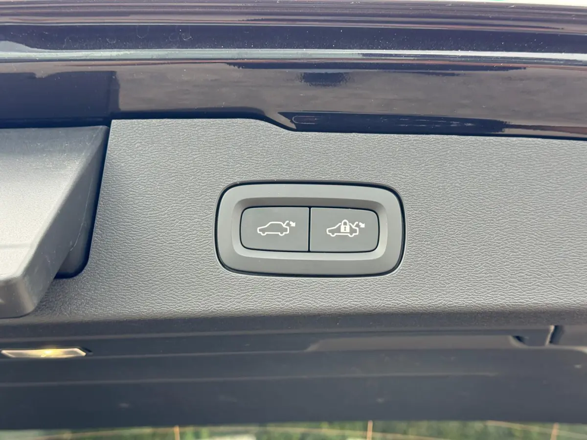 T8 Plug-in hybrid AWD Plus Dark | Panoramadak | 360 camera | Stoel/Stuur Verwarming | Harman/Kardon