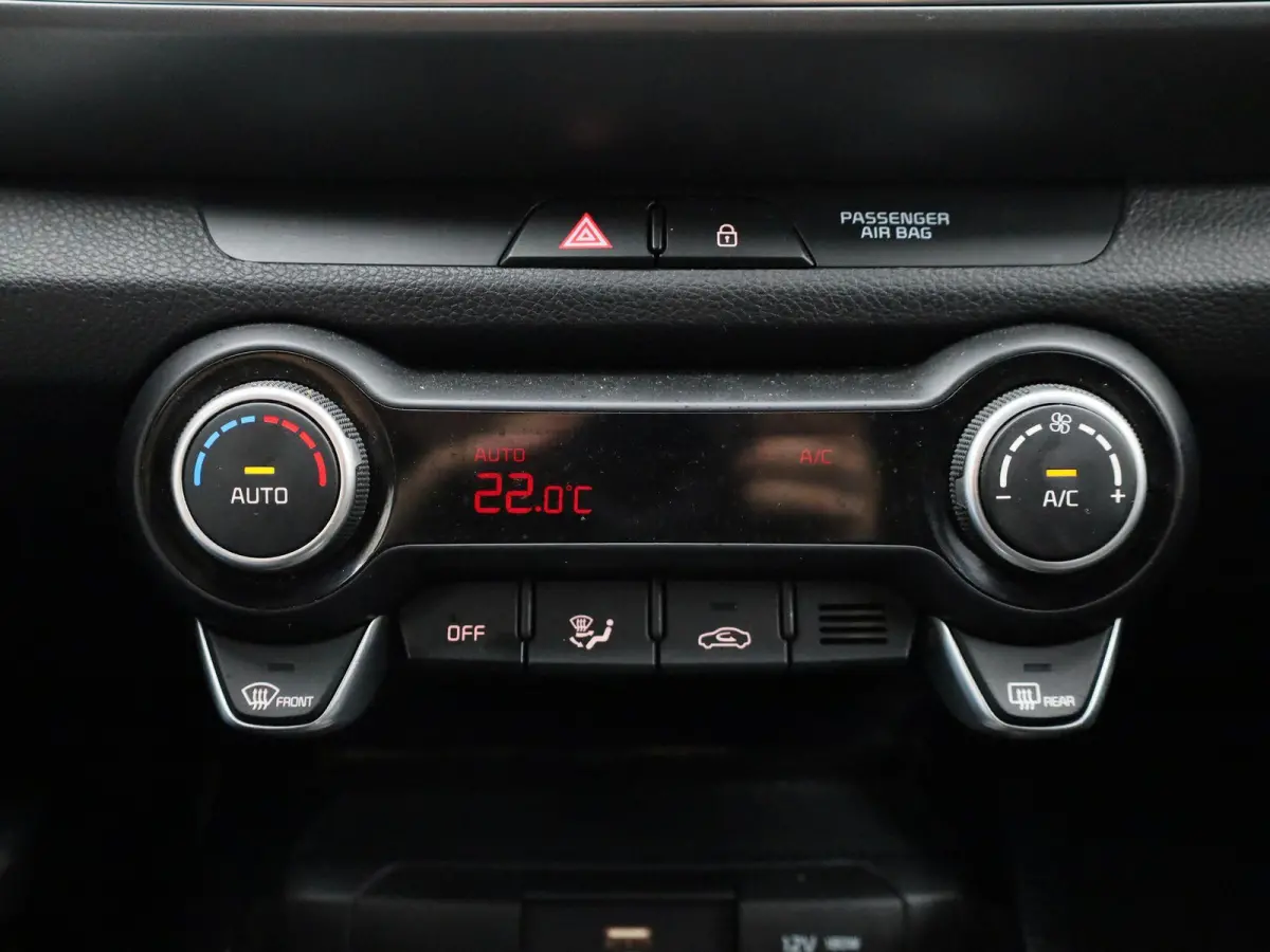 1.0 T-GDi MHEV DynamicLine | ACHTERUITRIJCAMERA | APPLE CARPLAY - ANDROID AUTO | CLIMATE CONTROL | CRUISE CONTROL | DAB RADIO | GETINTE RUITEN |