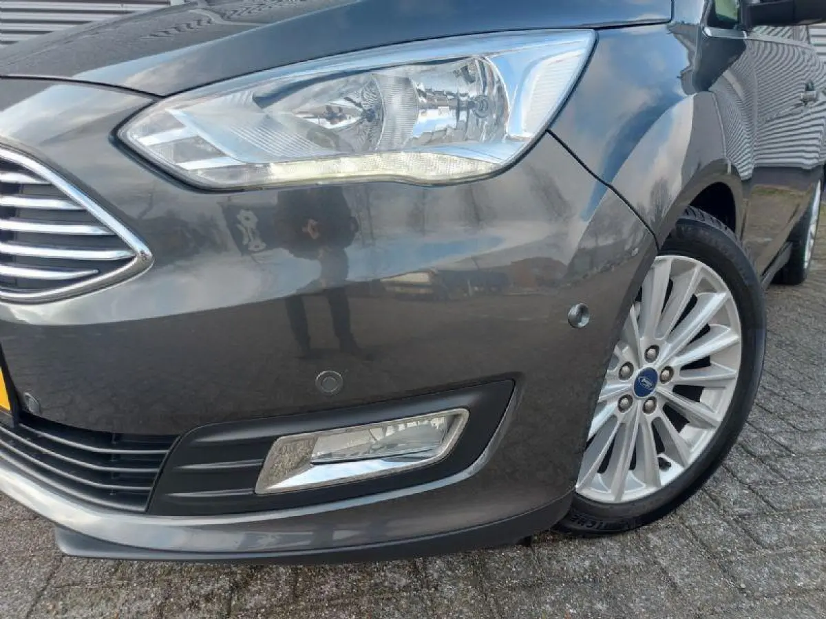 1.0 Titanium airco,cruisecontrol,navigatie/camera,parkeersensoren,