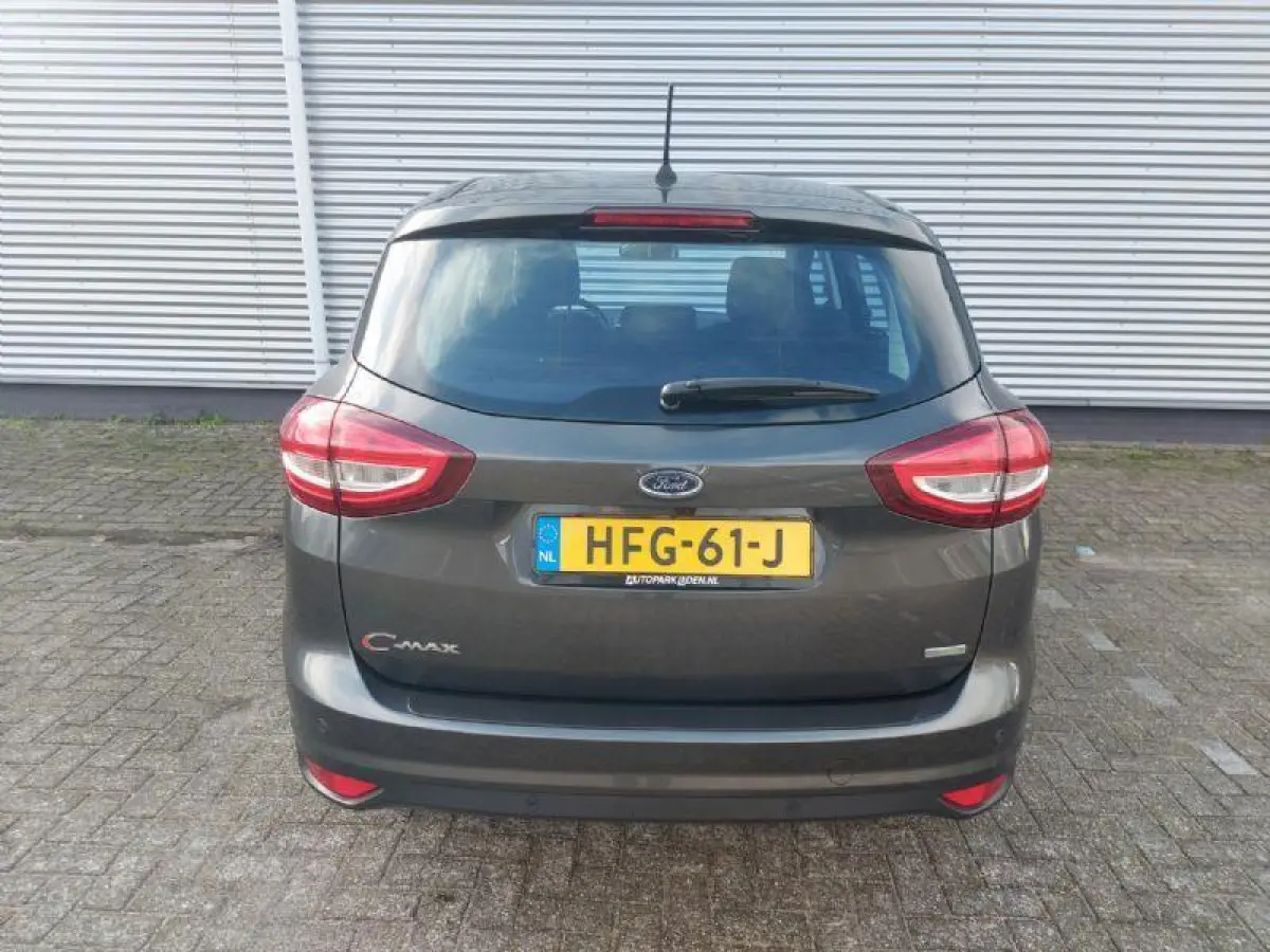 1.0 Titanium airco,cruisecontrol,navigatie/camera,parkeersensoren,