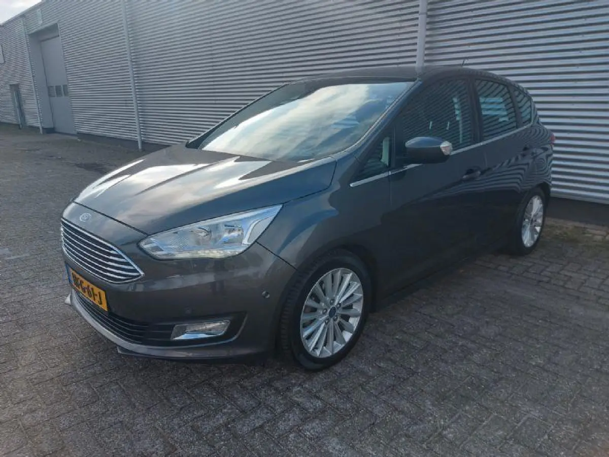 1.0 Titanium airco,cruisecontrol,navigatie/camera,parkeersensoren,