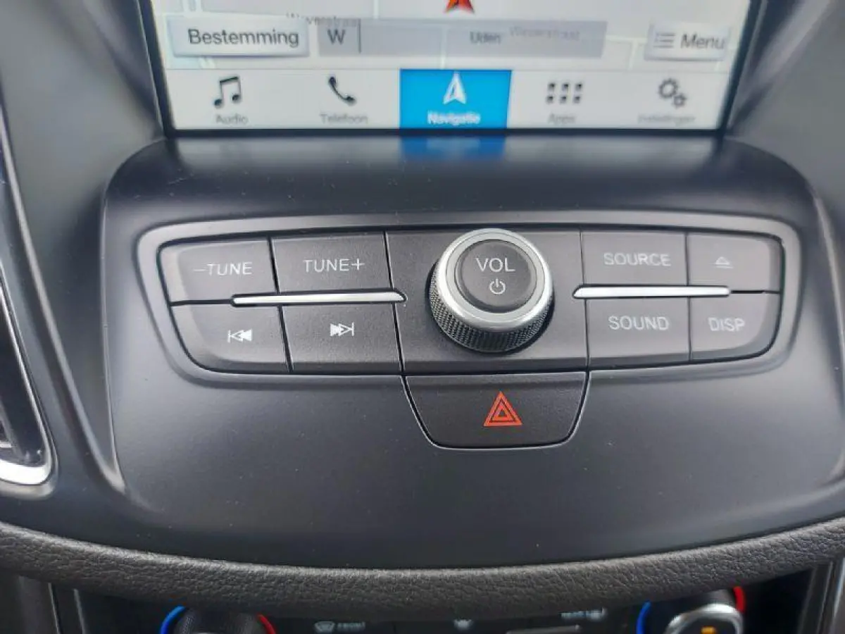 1.0 Titanium airco,cruisecontrol,navigatie/camera,parkeersensoren,