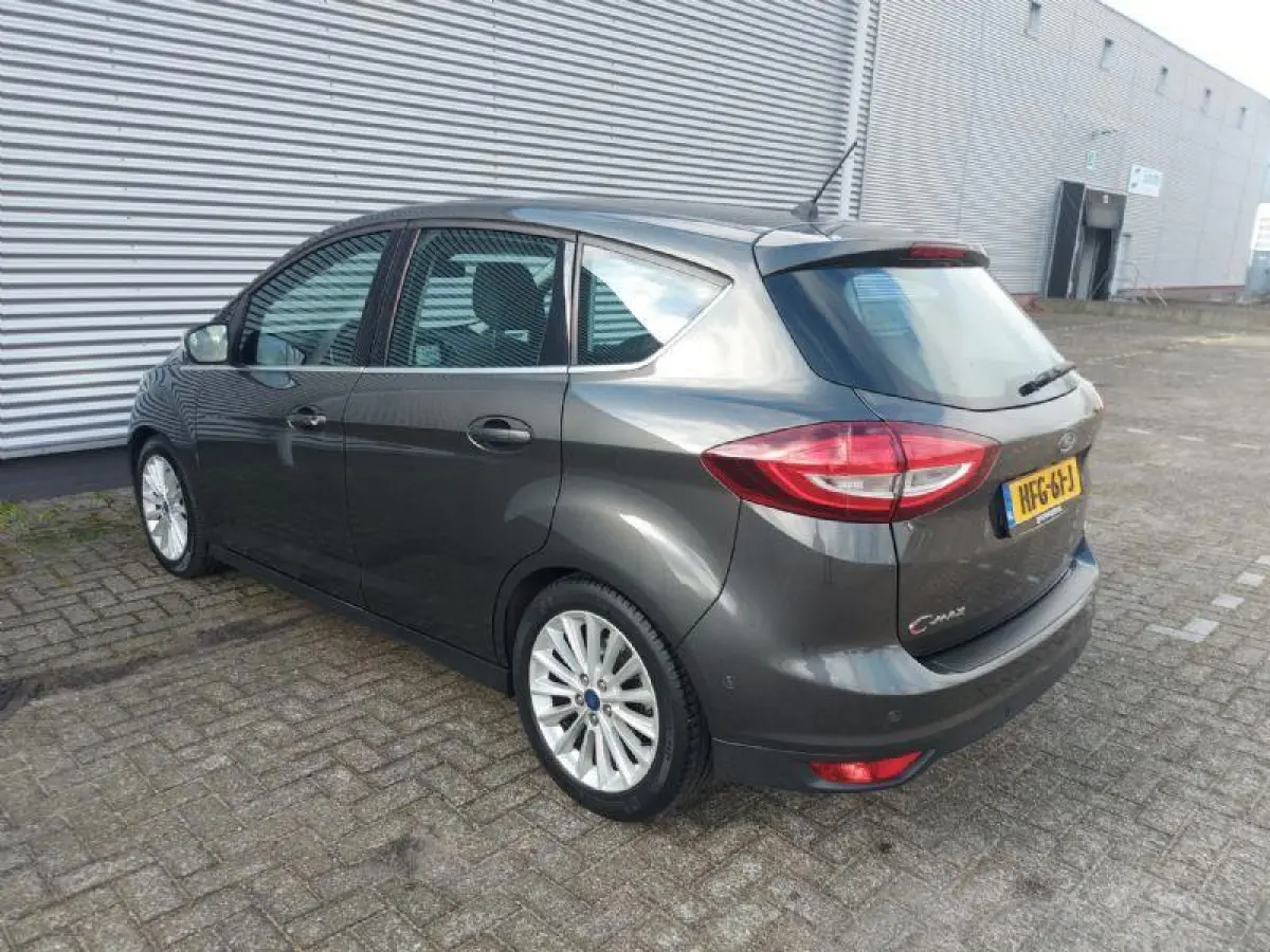 1.0 Titanium airco,cruisecontrol,navigatie/camera,parkeersensoren,
