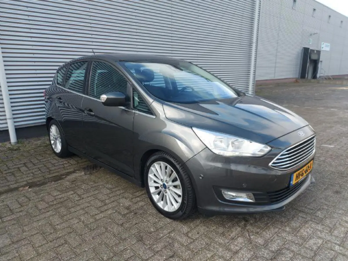 1.0 Titanium airco,cruisecontrol,navigatie/camera,parkeersensoren,