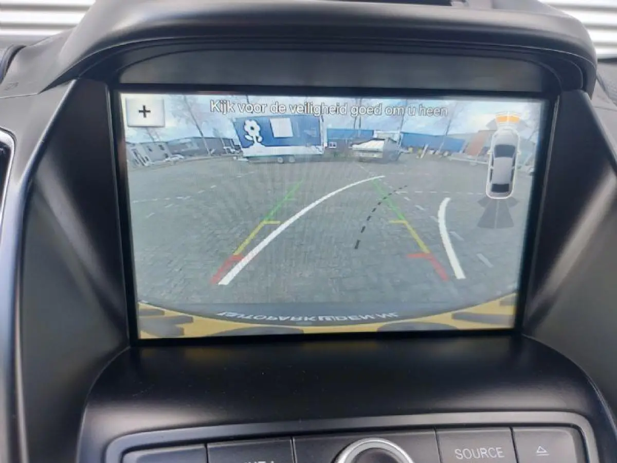 1.0 Titanium airco,cruisecontrol,navigatie/camera,parkeersensoren,