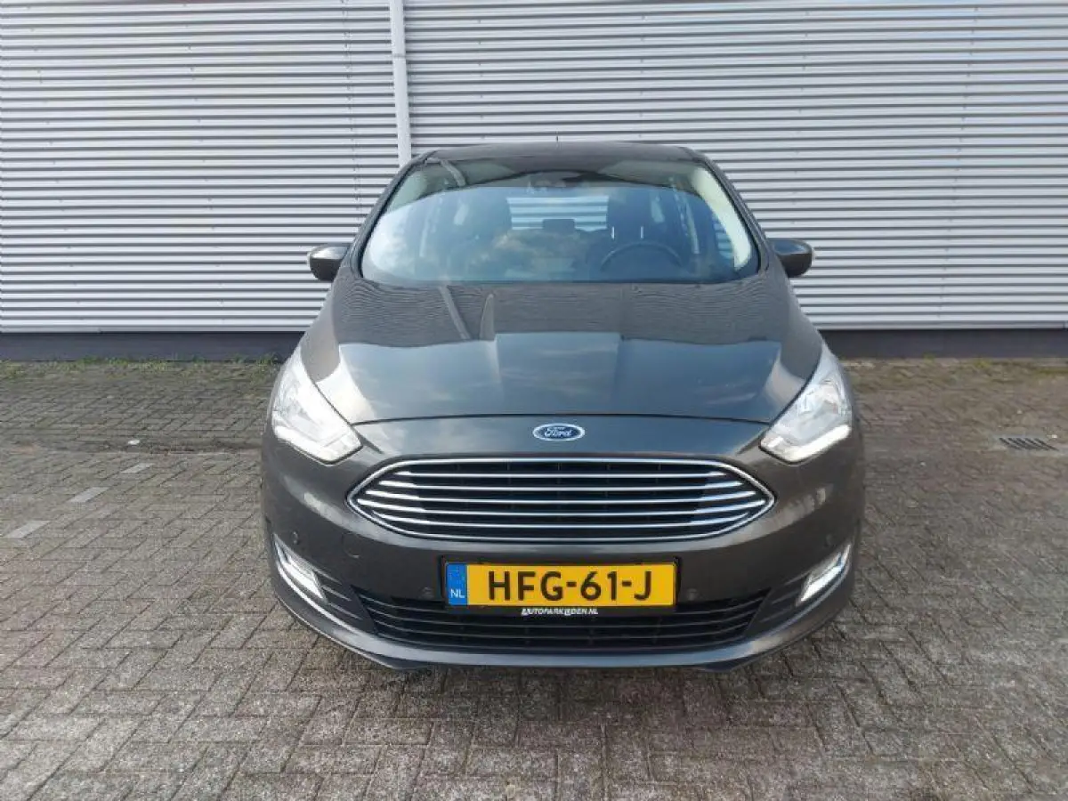 1.0 Titanium airco,cruisecontrol,navigatie/camera,parkeersensoren,