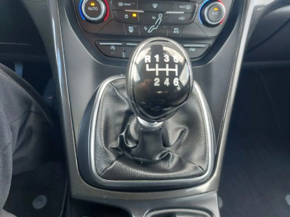 1.0 Titanium airco,cruisecontrol,navigatie/camera,parkeersensoren,