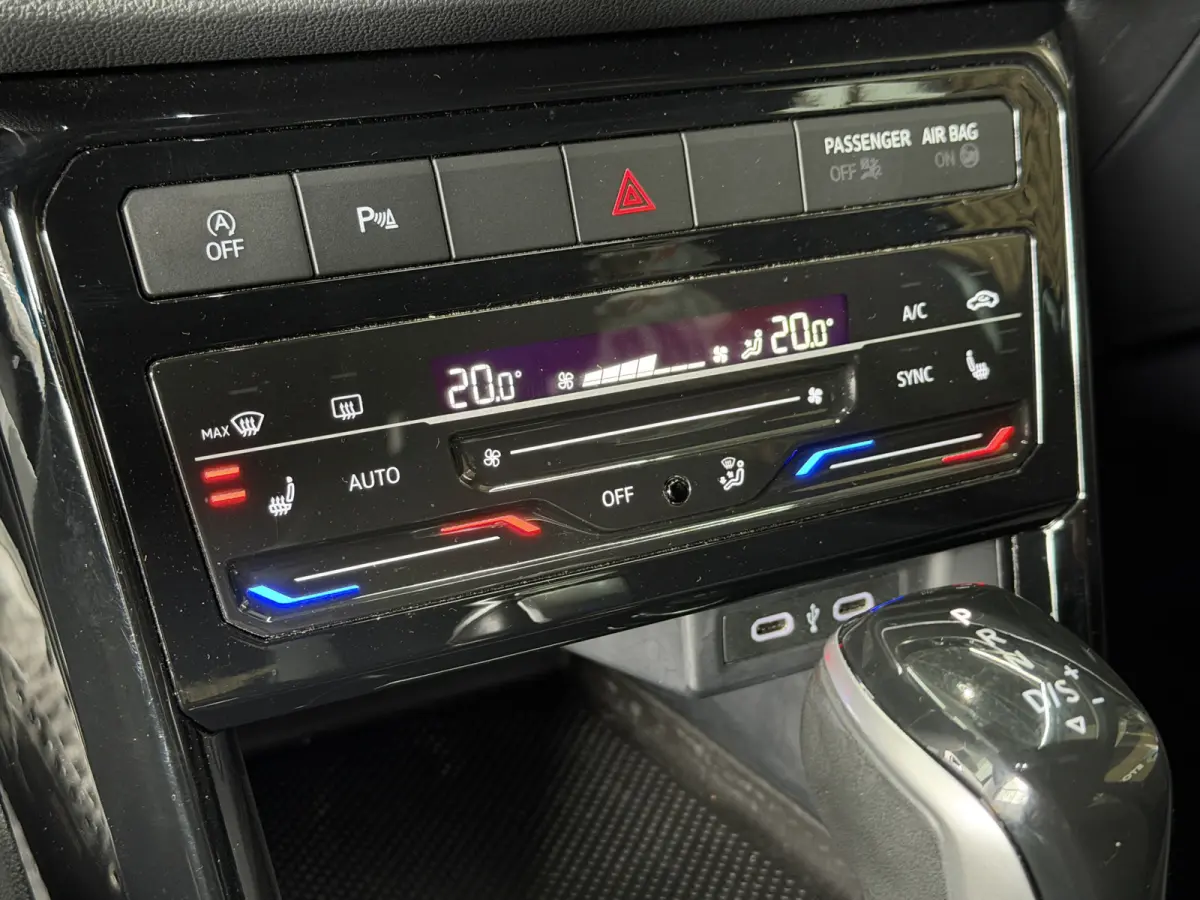 1.5 TSI 150pk Style R-Line | Navi | 18" | ACC | Dodehoek | Camera | Carplay |
