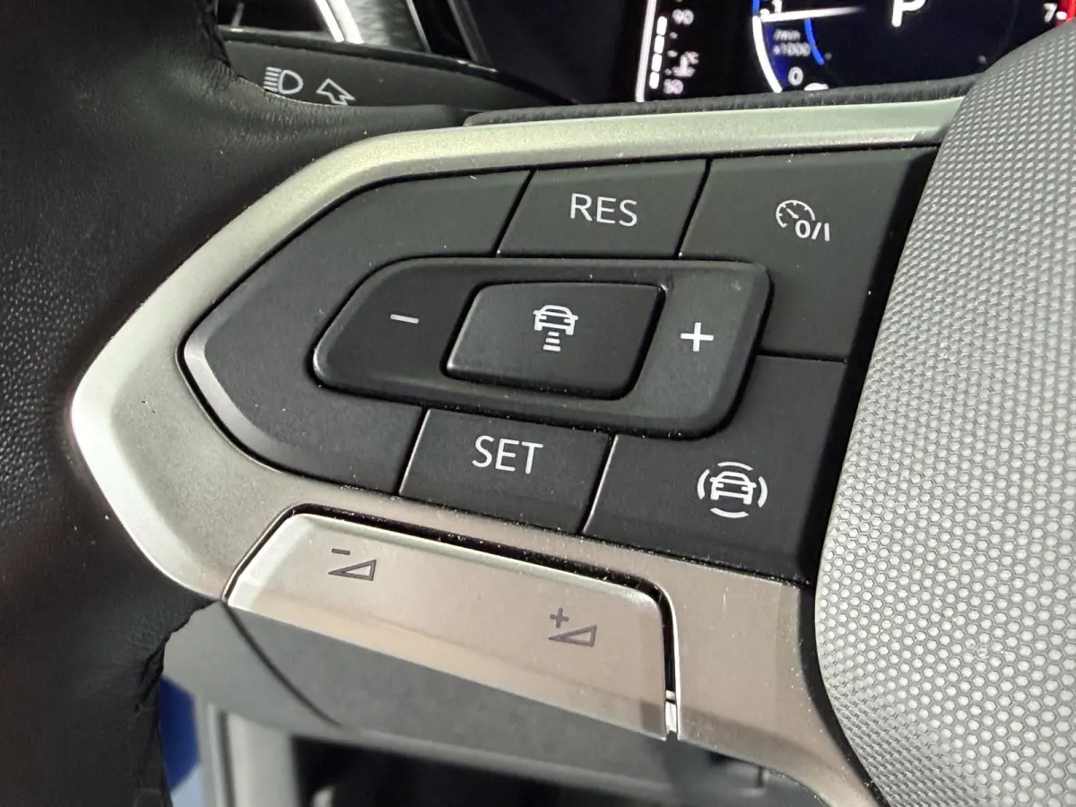1.5 TSI 150pk Style R-Line | Navi | 18" | ACC | Dodehoek | Camera | Carplay |