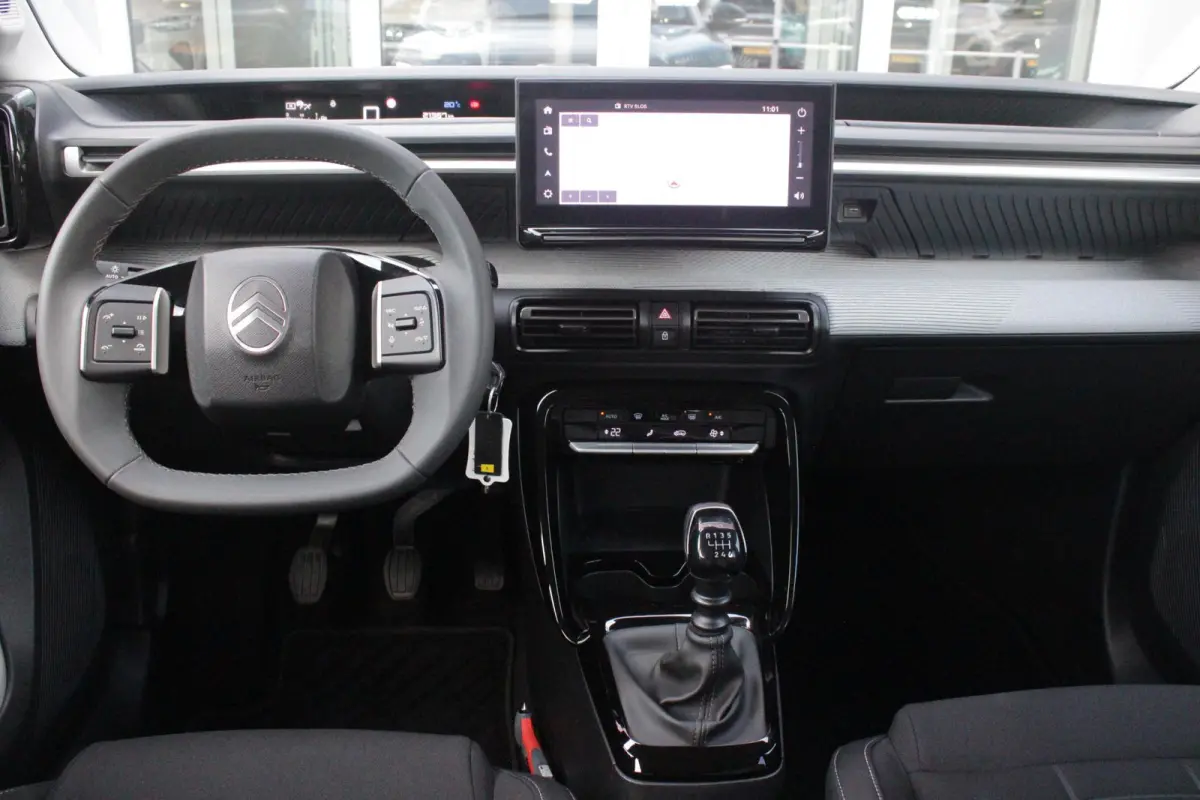 1.2 100PK MAX | AFNEEMBARE TREKHAAK | POLAR WHITE DAK | MONTE CARLO BLUE | ACHTERUITRIJ CAMERA | 17" LICHTMETALEN VELGEN "ATACAMITE" | NAVIGATIE | DRAADLOZE APPLE CARPLAY/ANDROID AUTO | DRAA