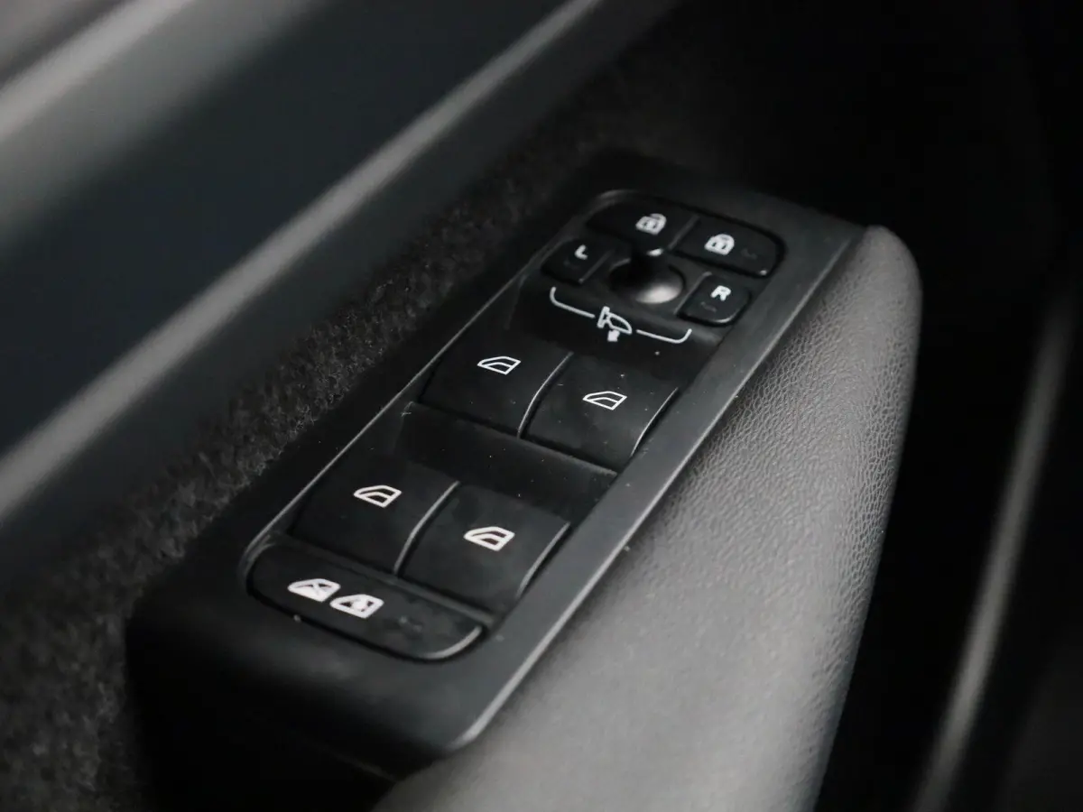 Core 69 kWh | SOH 93% | ACHTERUITRIJCAMERA | APPLE CARPLAY - ANDROID AUTO | CLIMATE CONTROL | CRUISE CONTROL |