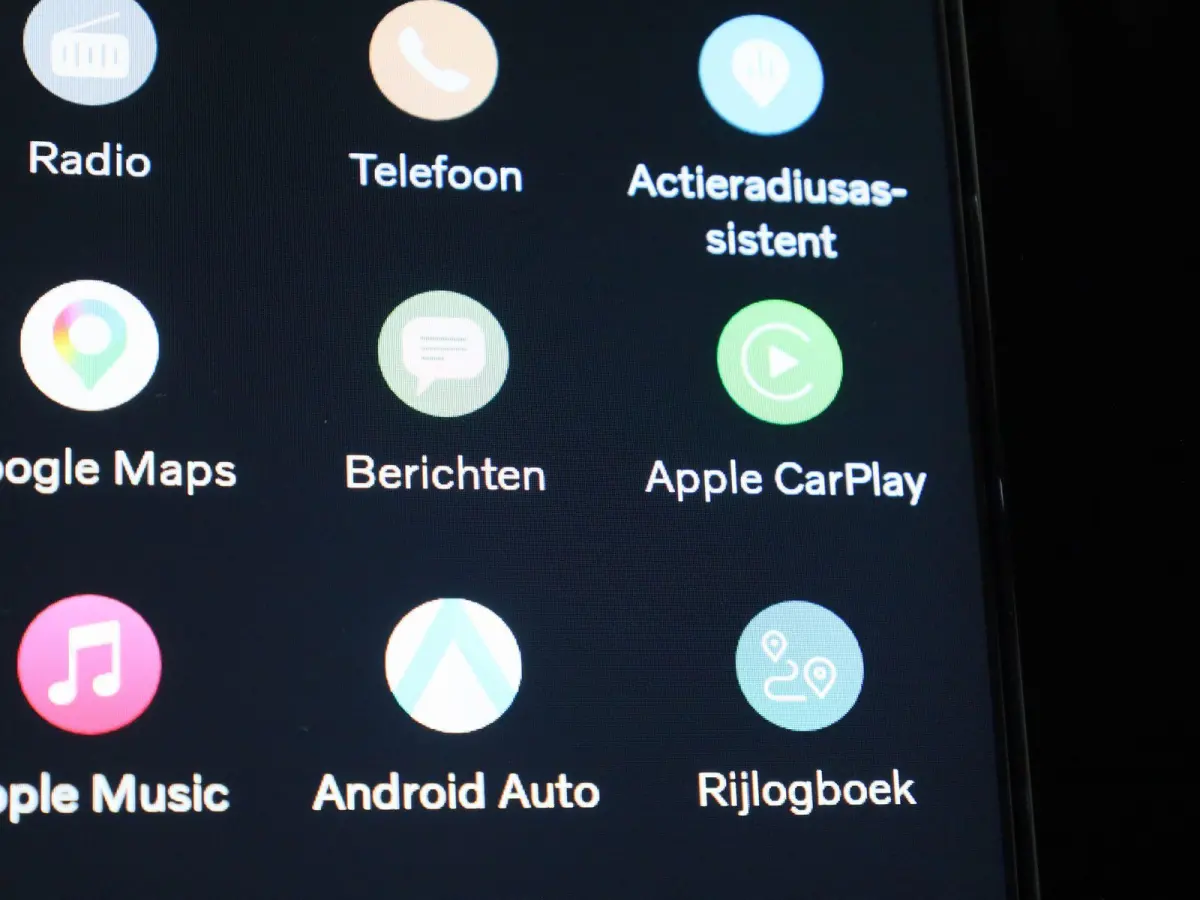 Core 69 kWh | SOH 93% | ACHTERUITRIJCAMERA | APPLE CARPLAY - ANDROID AUTO | CLIMATE CONTROL | CRUISE CONTROL |