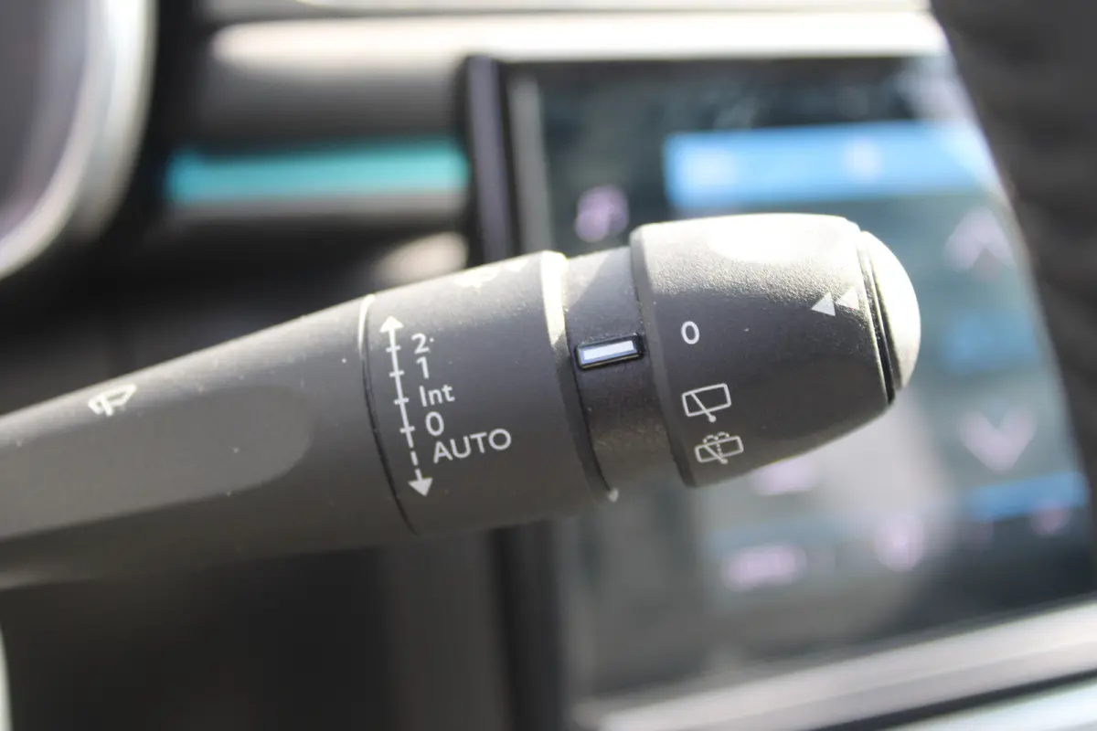 1.2 PureTech BusinessNavi, Camera, Airco, Dealer auto,dodedetectie spiegels 1ste eigenaar | Achterbank in delen neerklapbaar | Achteropkomend verkeer waarschuwing | Achteruitrijcamera