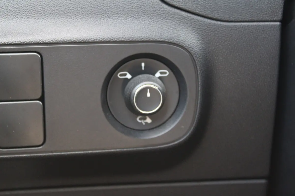 1.2 PureTech BusinessNavi, Camera, Airco, Dealer auto,dodedetectie spiegels 1ste eigenaar | Achterbank in delen neerklapbaar | Achteropkomend verkeer waarschuwing | Achteruitrijcamera