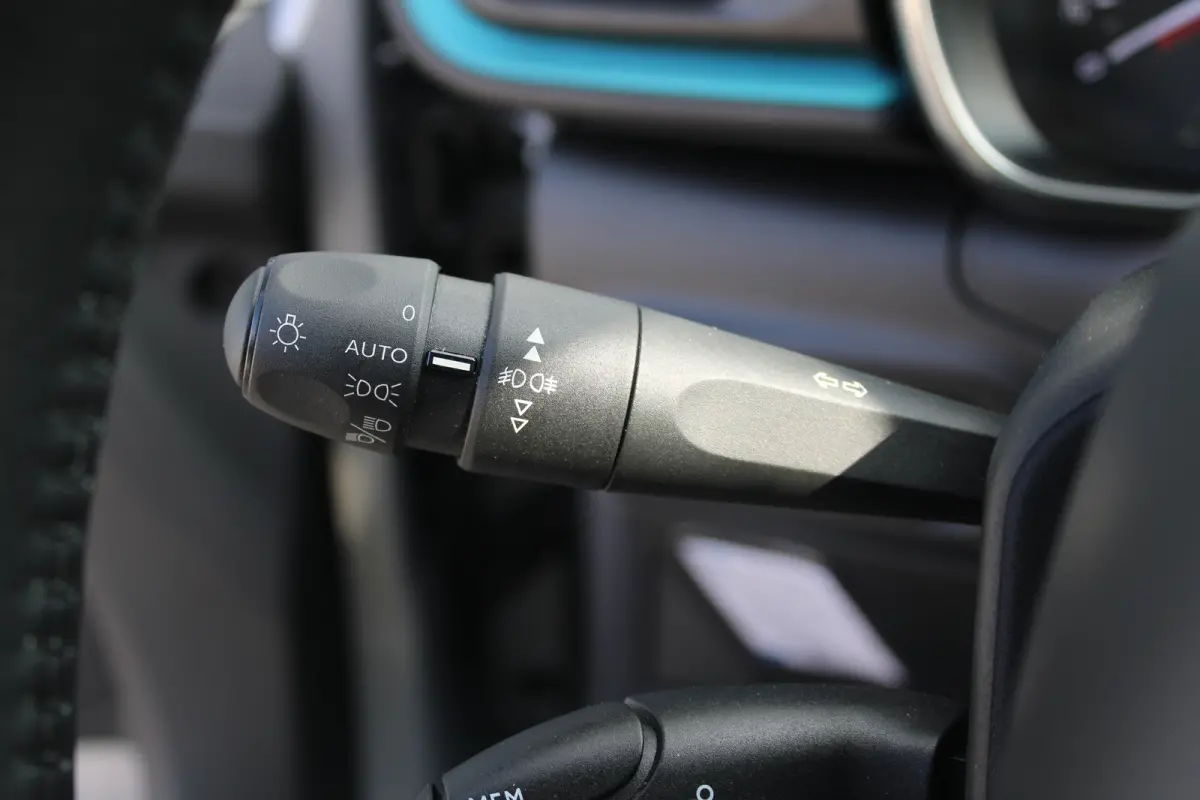 1.2 PureTech BusinessNavi, Camera, Airco, Dealer auto,dodedetectie spiegels 1ste eigenaar | Achterbank in delen neerklapbaar | Achteropkomend verkeer waarschuwing | Achteruitrijcamera