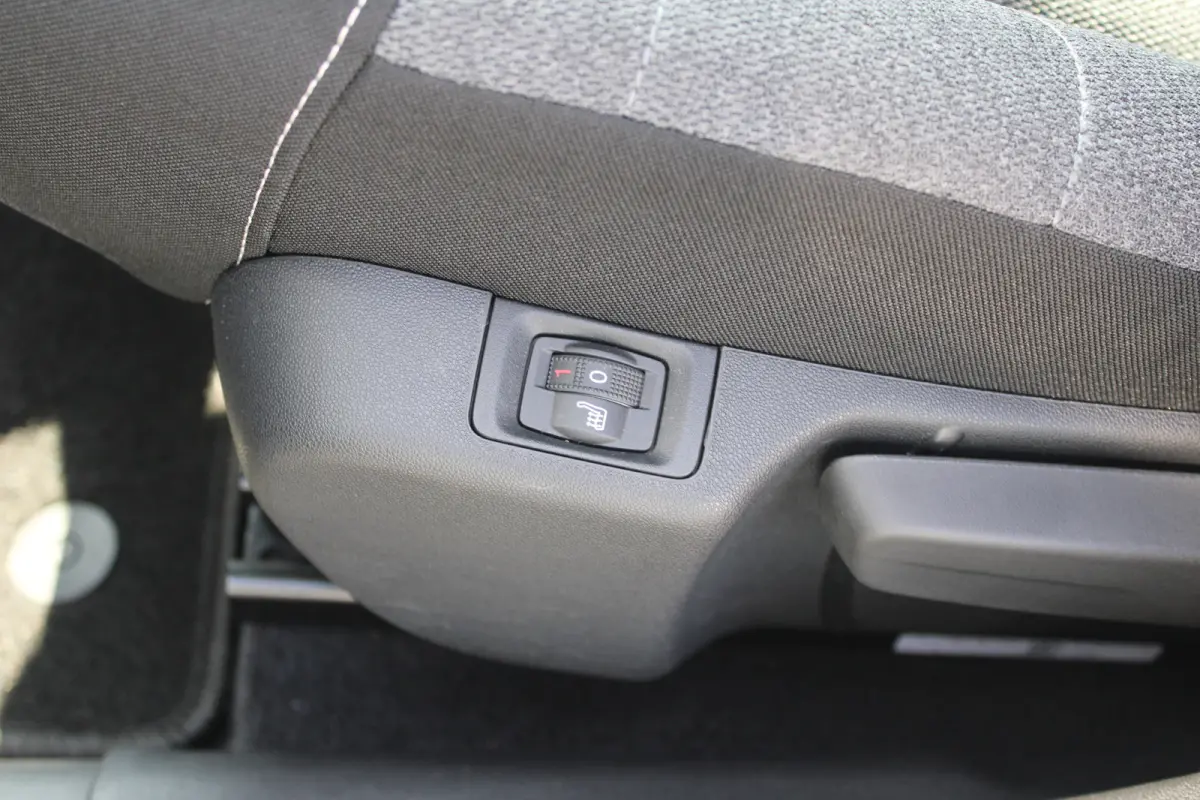 1.2 PureTech BusinessNavi, Camera, Airco, Dealer auto,dodedetectie spiegels 1ste eigenaar | Achterbank in delen neerklapbaar | Achteropkomend verkeer waarschuwing | Achteruitrijcamera